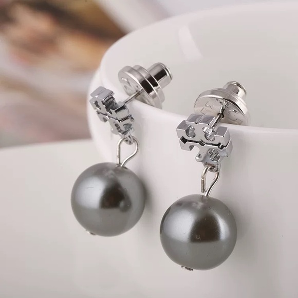 Tory Burch Small Silver Logo Gray Pearl Drop Earrings - Picture 2 of 10